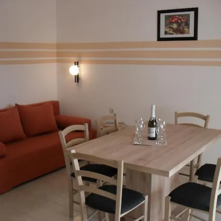 Апартаменты In With Terrace, Air Conditioning, Wifi, Washing Machine 87-2 Лопар